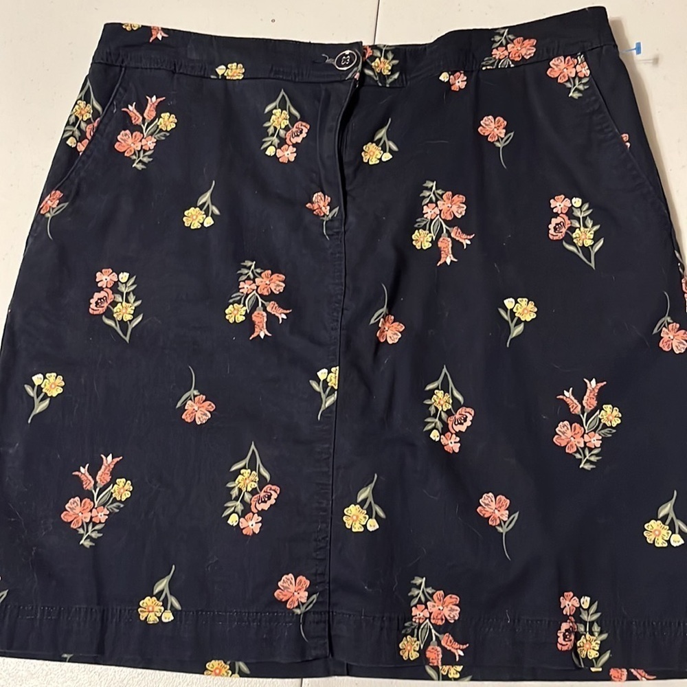 Karen Scott skirt/shorts, navy with pink flowers. Sz 8 - Picture 1 of 8